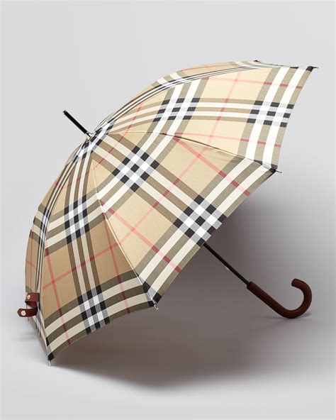 Burberry umbrella woman